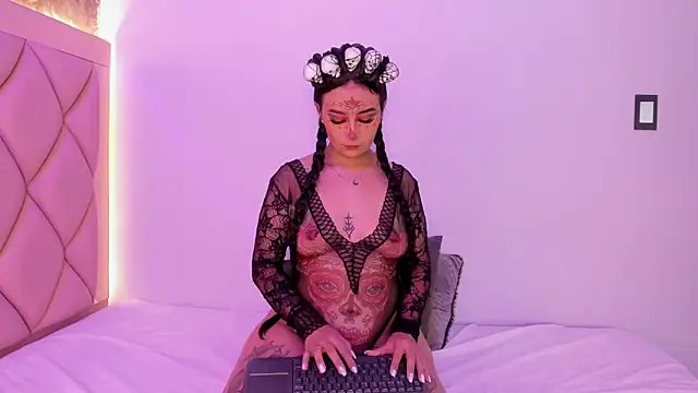 AntonellaQueenn online show from October 14, 11:00 am