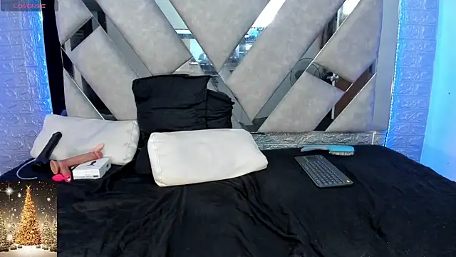 Snapshot of Kayal-stone chatting on December 15, 10:18 am Kayal-stone online show from December 15, 10:18 am