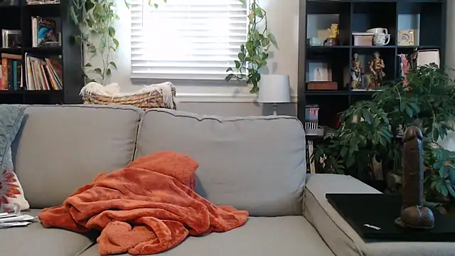 LauLauPAWG online show from March 11, 1:12 pm