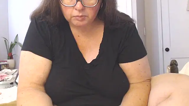 LauLauPAWG online show from May 8, 6:12 pm
