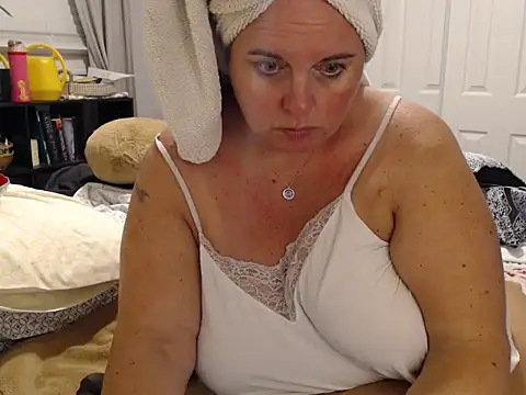LauLauPAWG online show from October 19, 12:35 am