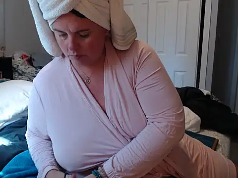 LauLauPAWG online show from September 10, 5:23 pm