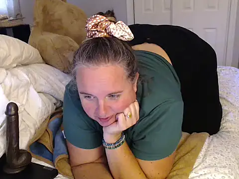 LauLauPAWG online show from September 22, 7:31 pm