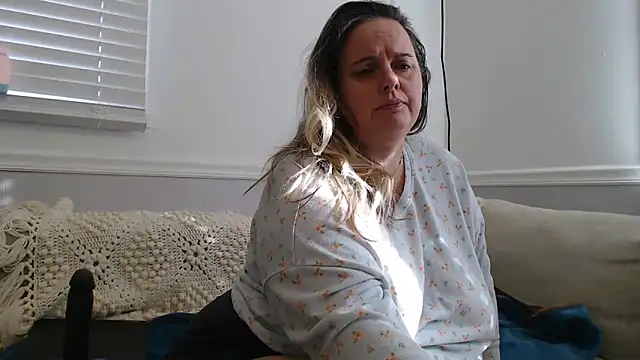 LauLauPAWG online show from February 4, 7:55 pm