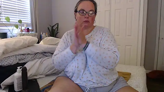 LauLauPAWG online show from November 11, 8:14 pm