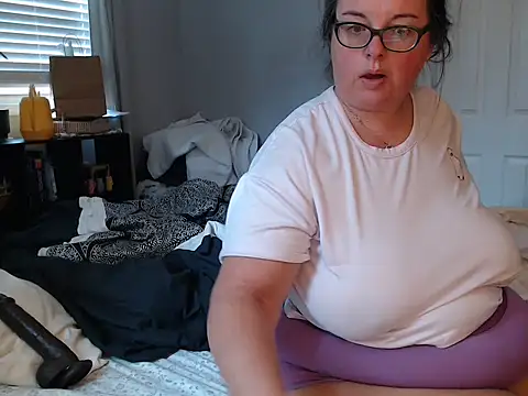 LauLauPAWG online show from October 28, 4:17 pm