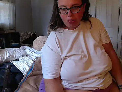 LauLauPAWG online show from September 19, 4:44 pm