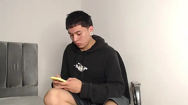 alex-lover online show from October 27, 12:33 am