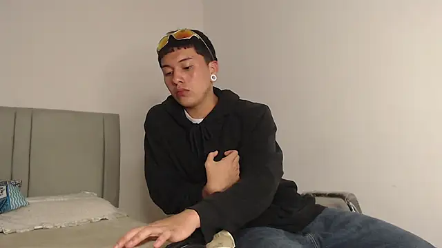 alex-lover online show from February 7, 2:30 am