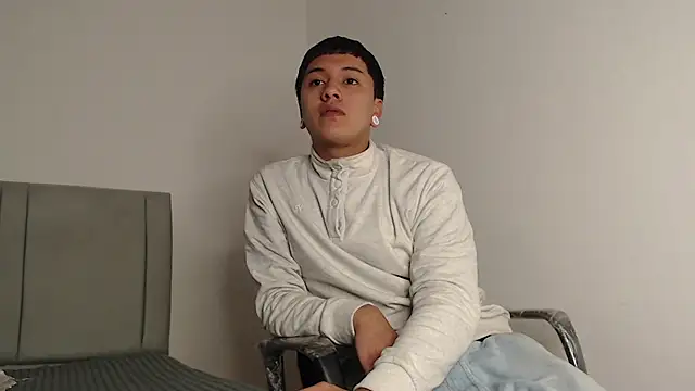 alex-lover online show from April 7, 3:30 am