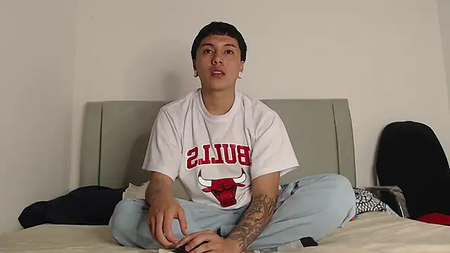 alex-lover online show from February 12, 2:22 am