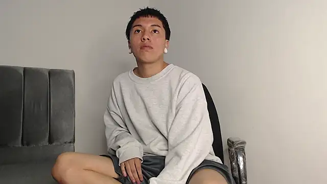 alex-lover online show from December 17, 1:21 am