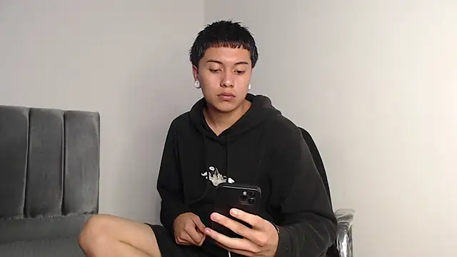 alex-lover online show from December 19, 12:14 am