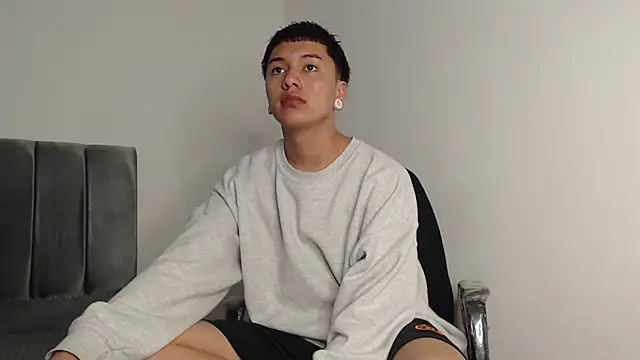 alex-lover online show from October 11, 7:15 pm