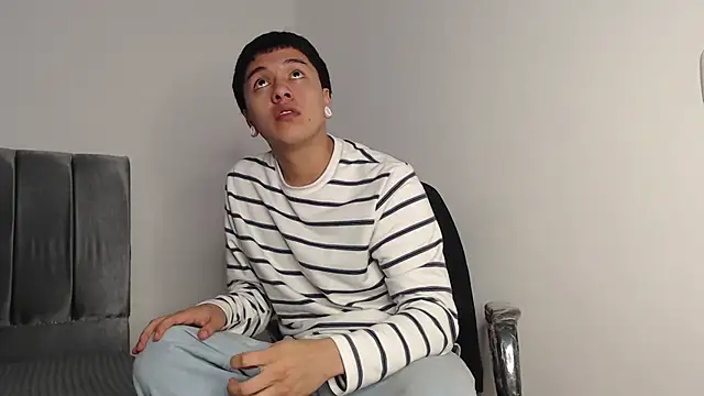 alex-lover online show from November 18, 1:43 am