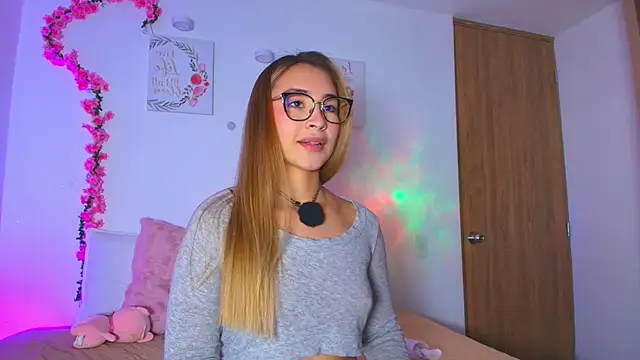 PollyGrey  online show from April 2, 3:35 am