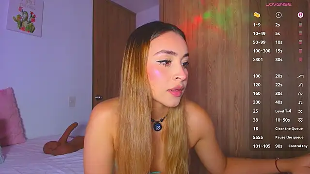 Snapshot of PollyGrey_ chatting on June 24, 1:26 am PollyGrey online show from June 24, 1:26 am