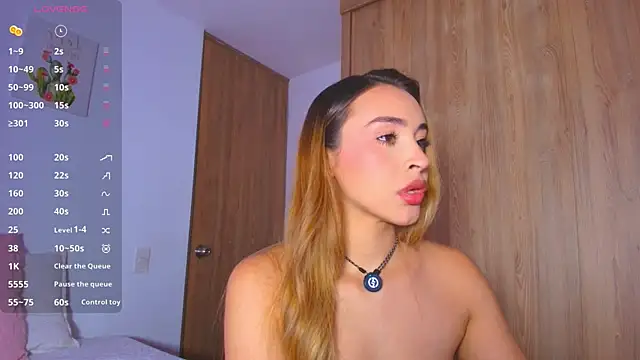 Snapshot of PollyGrey_ chatting on July 11, 3:51 am PollyGrey online show from July 11, 3:51 am