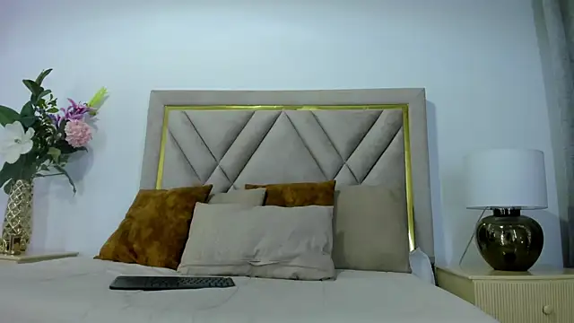 Snapshot of emily_queen2 chatting on September 25, 6:36 pm emily queen2 online show from September 25, 6:36 pm