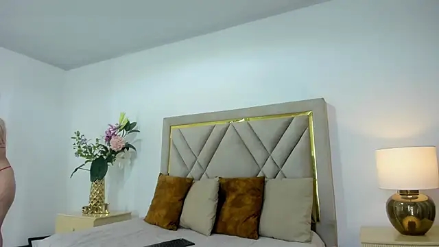 emily queen2 online show from February 19, 7:11 pm