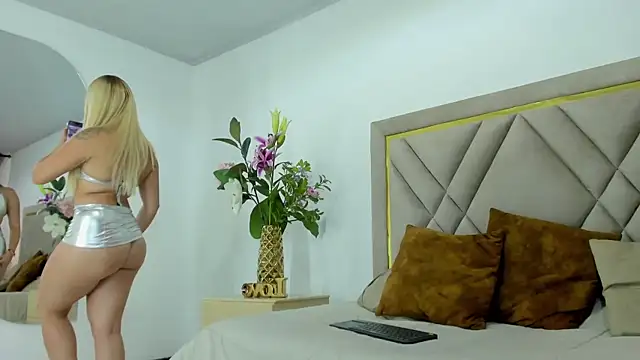 emily queen2 online show from April 14, 6:57 pm