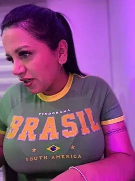 Snapshot of Milff_parkerrr chatting on October 29, 12:09 am Milff parkerrr online show from October 29, 12:09 am