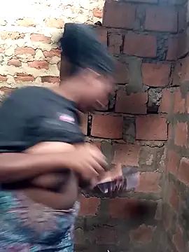 Snapshot of Sassy_boobs21 chatting on February 28, 5:29 am Sassy boobs21 online show from February 28, 5:29 am