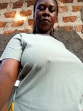Snapshot of Sassy_boobs21 chatting on July 3, 5:03 am Sassy boobs21 online show from July 3, 5:03 am