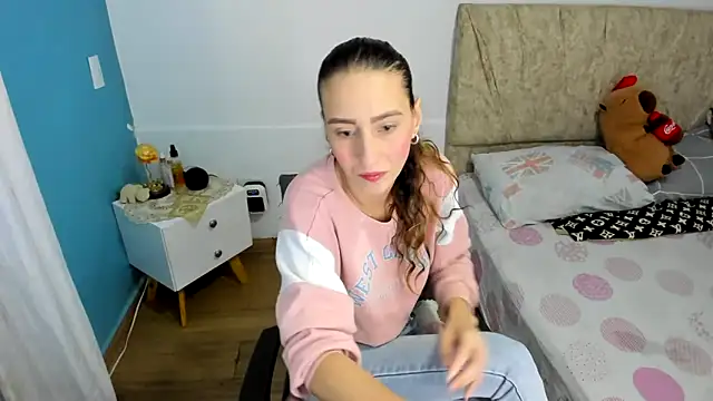 RachelJones  online show from April 11, 5:04 am