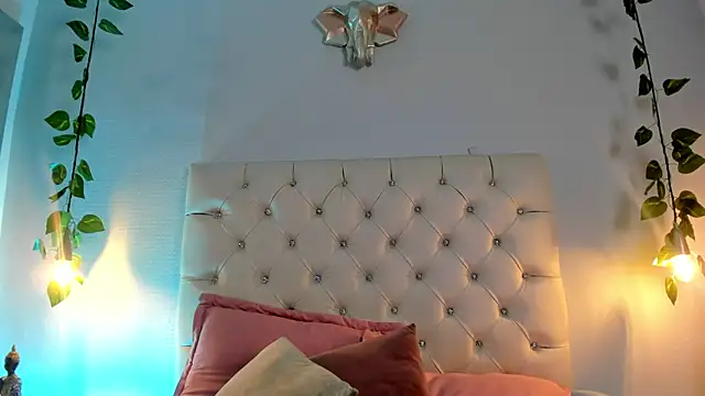 Isabella Flowers online show from October 1, 11:19 pm