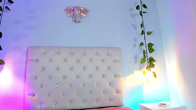 Isabella Flowers online show from November 28, 7:47 pm