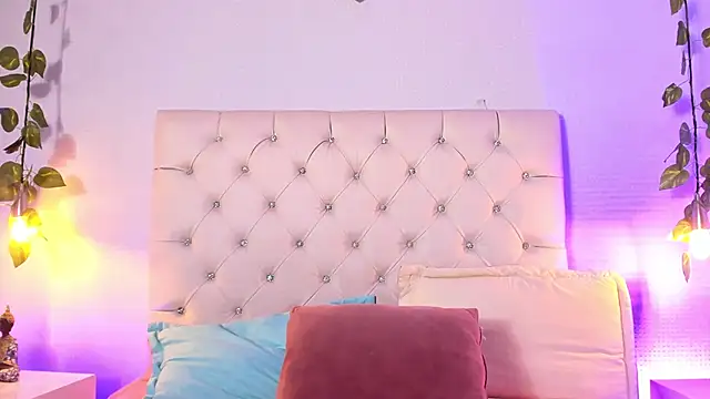 Isabella Flowers online show from October 9, 7:47 pm