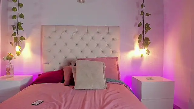 Isabella Flowers online show from January 6, 8:02 pm