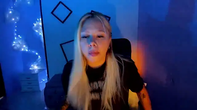Snapshot of ConstansBlonde chatting on September 22, 8:26 pm ConstansBlonde online show from September 22, 8:26 pm