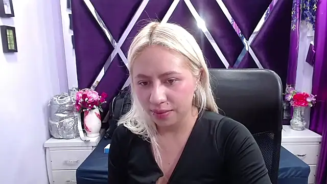 Snapshot of ConstansBlonde chatting on March 18, 1:55 pm ConstansBlonde online show from March 18, 1:55 pm
