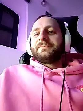 Snapshot of poldek38 chatting on February 5, 8:35 pm poldek38 online show from February 5, 8:35 pm