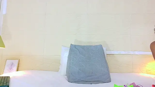 Chocolatte bar online show from October 31, 2:13 pm