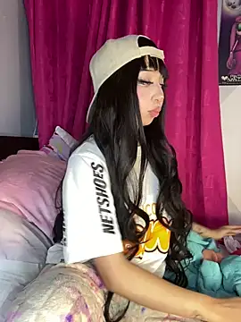 Snapshot of lunaapppp chatting on March 18, 3:23 am lunaapppp online show from March 18, 3:23 am