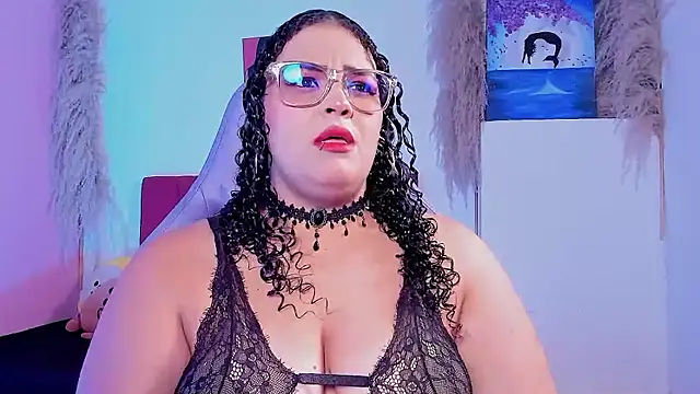 juli 2tyes online show from February 7, 3:25 am