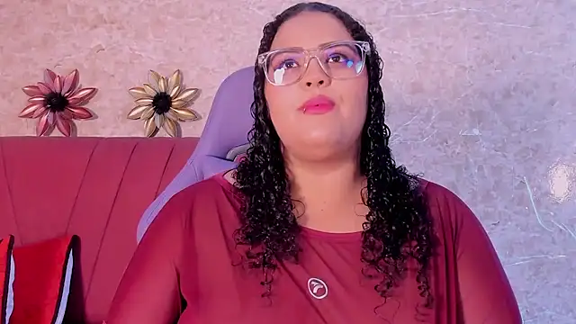 Snapshot of juli_2tyes chatting on November 12, 3:54 am juli 2tyes online show from November 12, 3:54 am