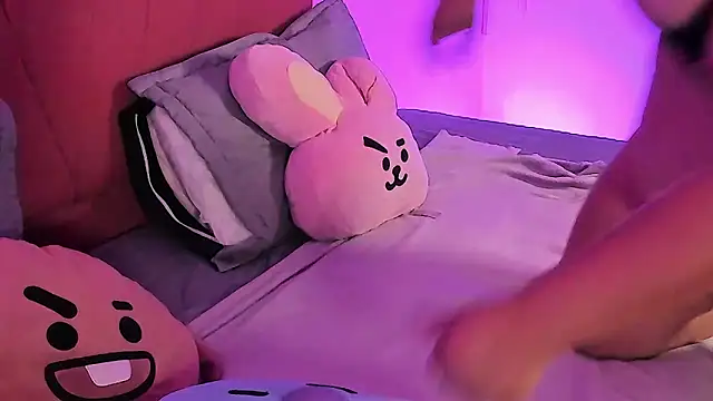 juli 2tyes online show from February 18, 3:15 am