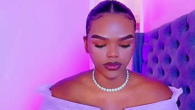 CamiEstrada online show from November 18, 10:34 pm