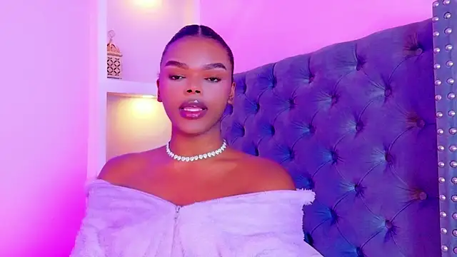 CamiEstrada online show from December 17, 2:16 am