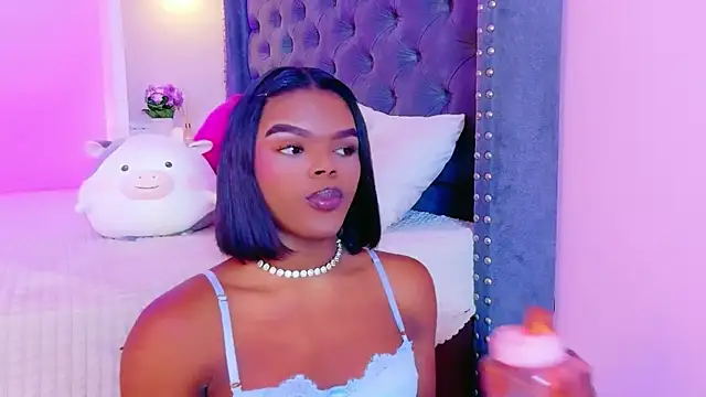 CamiEstrada online show from November 27, 10:43 pm