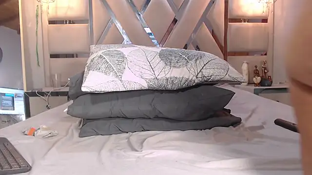 Luna Florez online show from May 16, 6:34 am