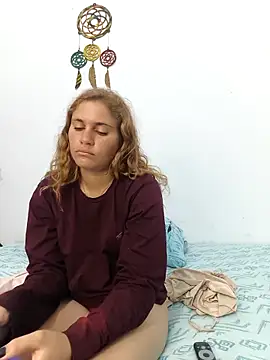 Scarlett-Leh online show from December 19, 3:43 am