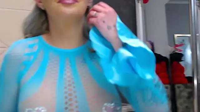 IssaSmith online show from February 24, 4:19 pm