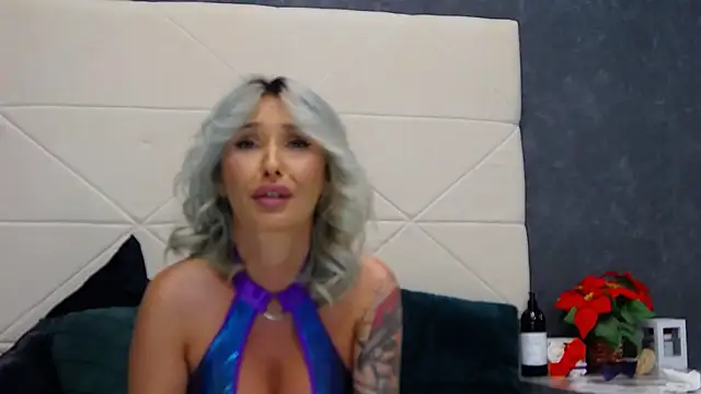 IssaSmith online show from June 27, 12:22 pm