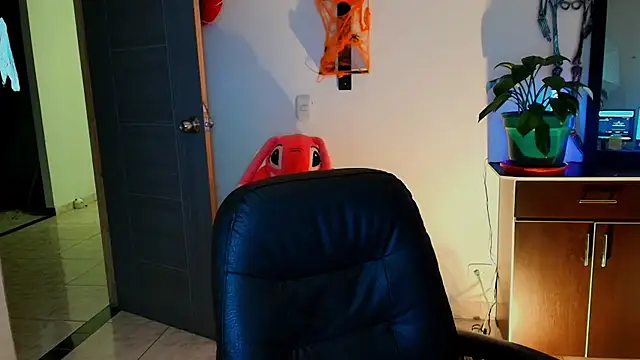 TinnaDawsom online show from October 27, 12:55 am