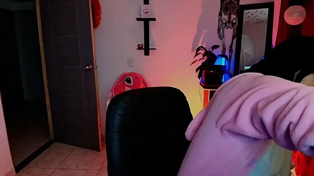 TinnaDawsom online show from October 7, 12:00 am